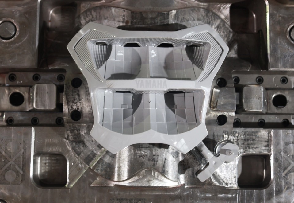 Moldagem por inje&ccedil;&atilde;o de motocicleta